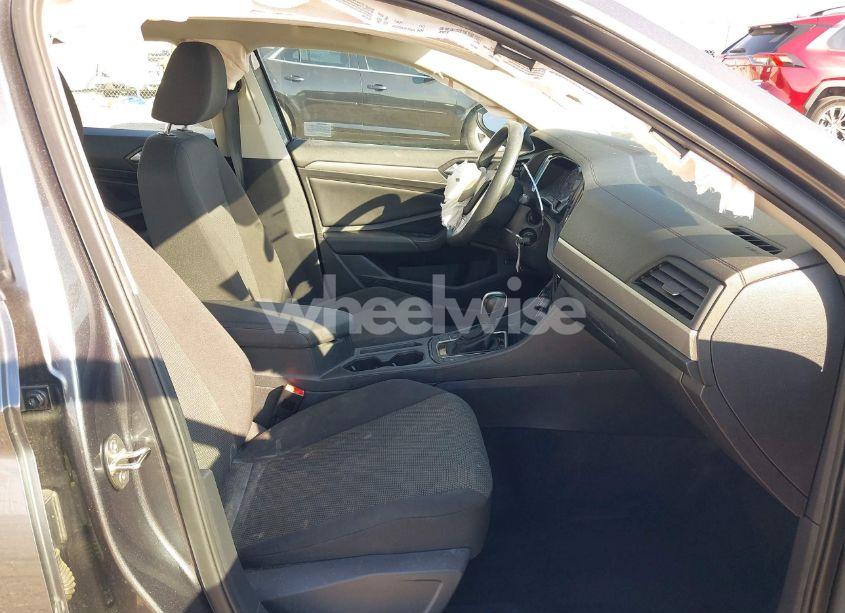 Photo 5 of 2019 Volkswagen Jetta 1.4T R-LINE/1.4T S/1.4T SE (VIN 3VWC57BU2KM270352)