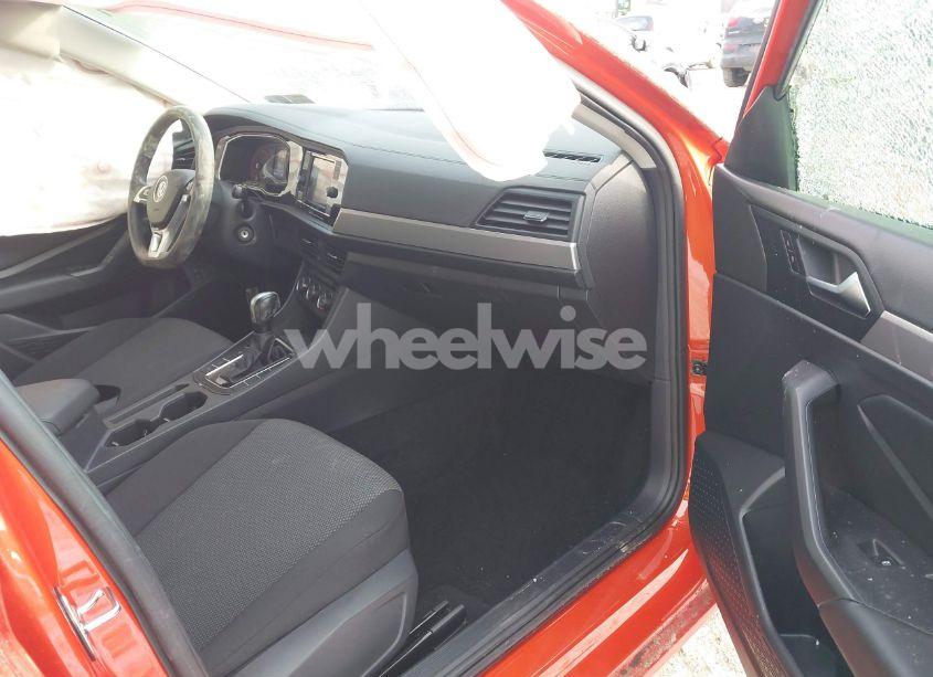 Photo 5 of 2020 Volkswagen Jetta 1.4T R-LINE/1.4T S/1.4T SE (VIN 3VWC57BU2LM104141)