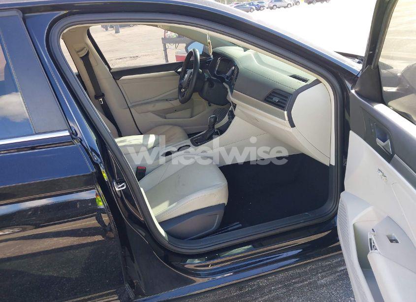 Photo 5 of 2020 Volkswagen Jetta (VIN 3VWC57BU2LM105029)