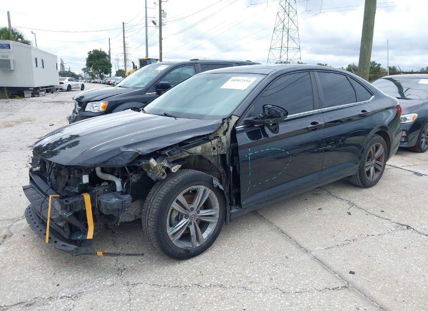 Photo 2 of 2021 Volkswagen Jetta 1.4T R-LINE/1.4T S/1.4T SE (VIN 3VWC57BU2MM048252)