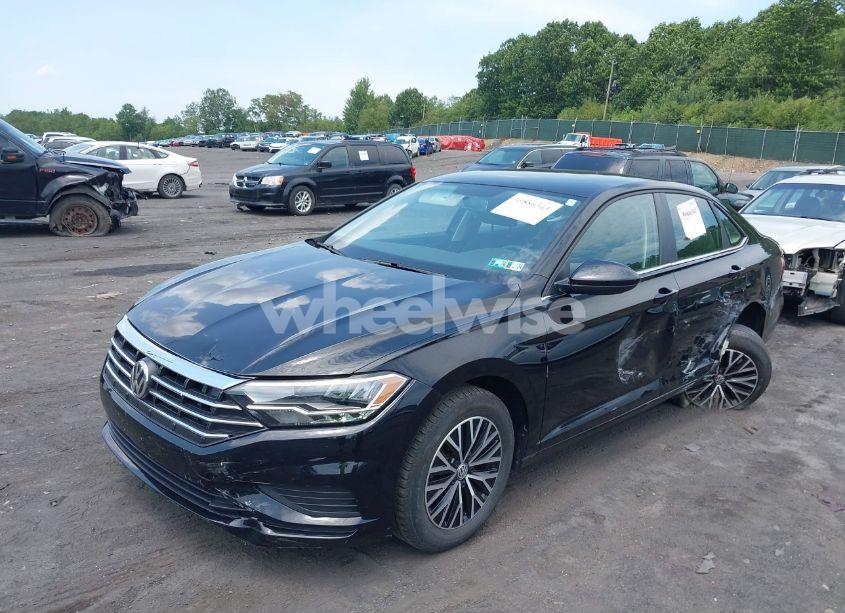 Photo 2 of 2021 Volkswagen Jetta 1.4T R-LINE/1.4T S/1.4T SE (VIN 3VWC57BU2MM080151)