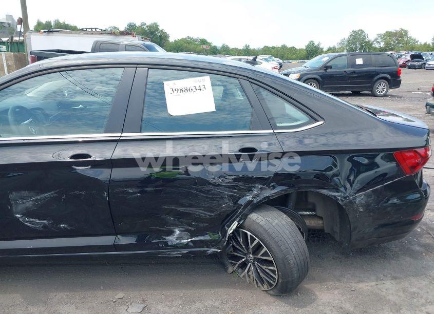 Photo 6 of 2021 Volkswagen Jetta 1.4T R-LINE/1.4T S/1.4T SE (VIN 3VWC57BU2MM080151)