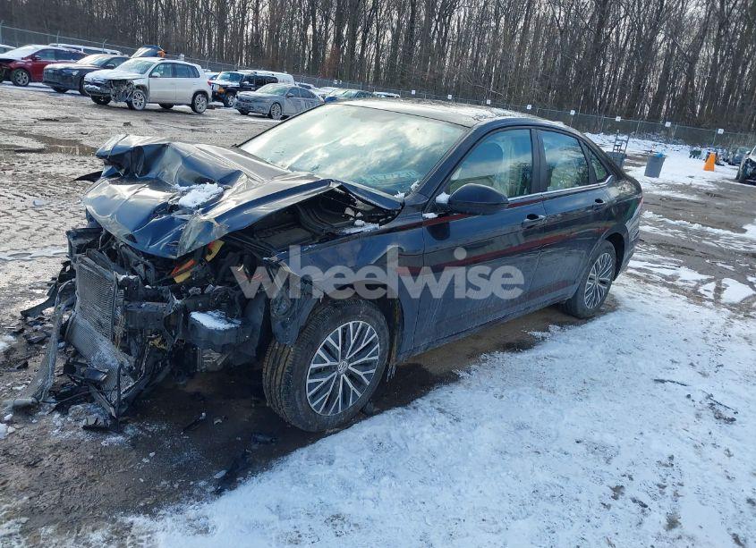 Photo 2 of 2021 Volkswagen Jetta 1.4T R-LINE/1.4T S/1.4T SE (VIN 3VWC57BU2MM093594)