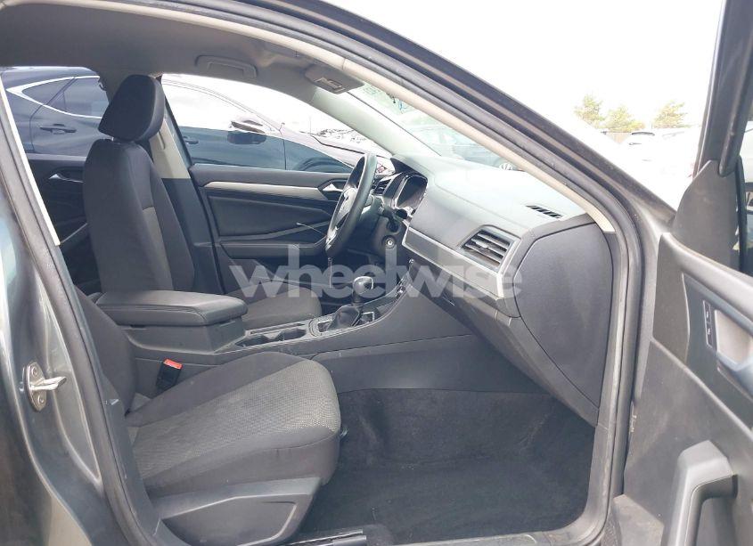 Photo 5 of 2019 Volkswagen Jetta 1.4T R-LINE/1.4T S/1.4T SE (VIN 3VWC57BU3KM018416)