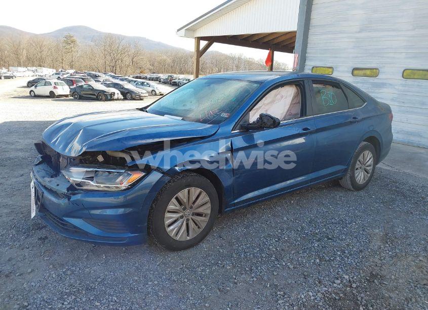 Photo 2 of 2019 Volkswagen Jetta 1.4T R-LINE/1.4T S/1.4T SE (VIN 3VWC57BU3KM056079)
