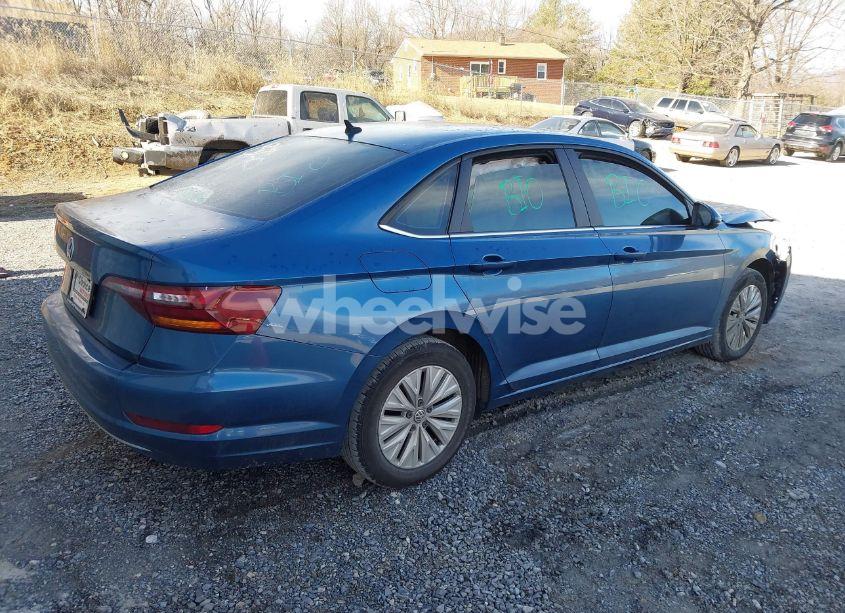 Photo 4 of 2019 Volkswagen Jetta 1.4T R-LINE/1.4T S/1.4T SE (VIN 3VWC57BU3KM056079)