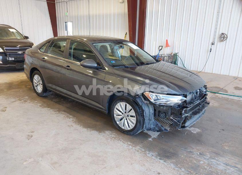 2019 Volkswagen Jetta 1.4T R-LINE/1.4T S/1.4T SE (VIN 3VWC57BU3KM070838) main photo