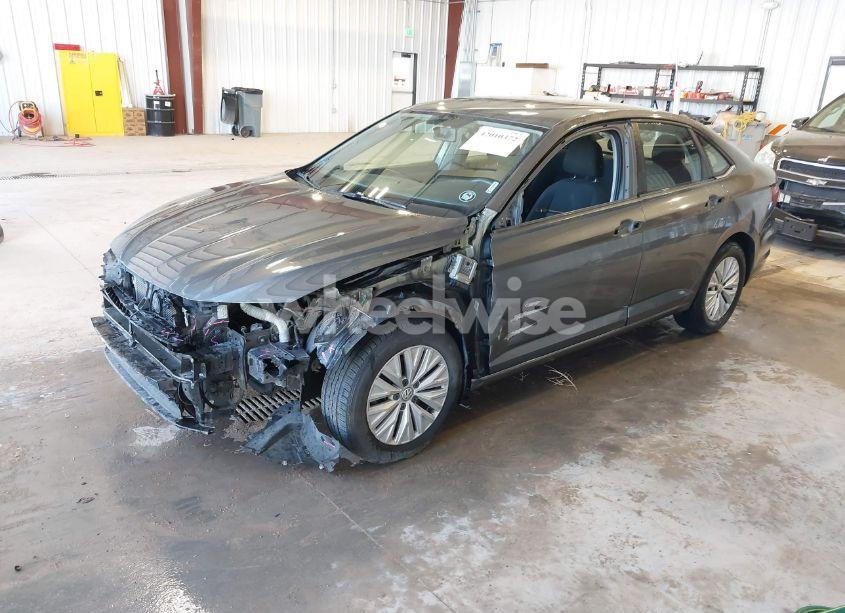 Photo 2 of 2019 Volkswagen Jetta 1.4T R-LINE/1.4T S/1.4T SE (VIN 3VWC57BU3KM070838)