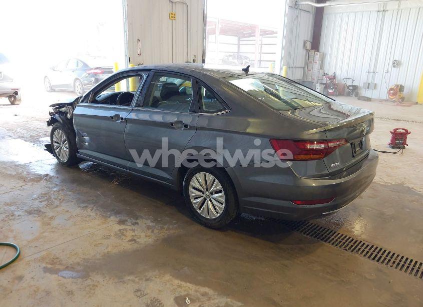 Photo 3 of 2019 Volkswagen Jetta 1.4T R-LINE/1.4T S/1.4T SE (VIN 3VWC57BU3KM070838)