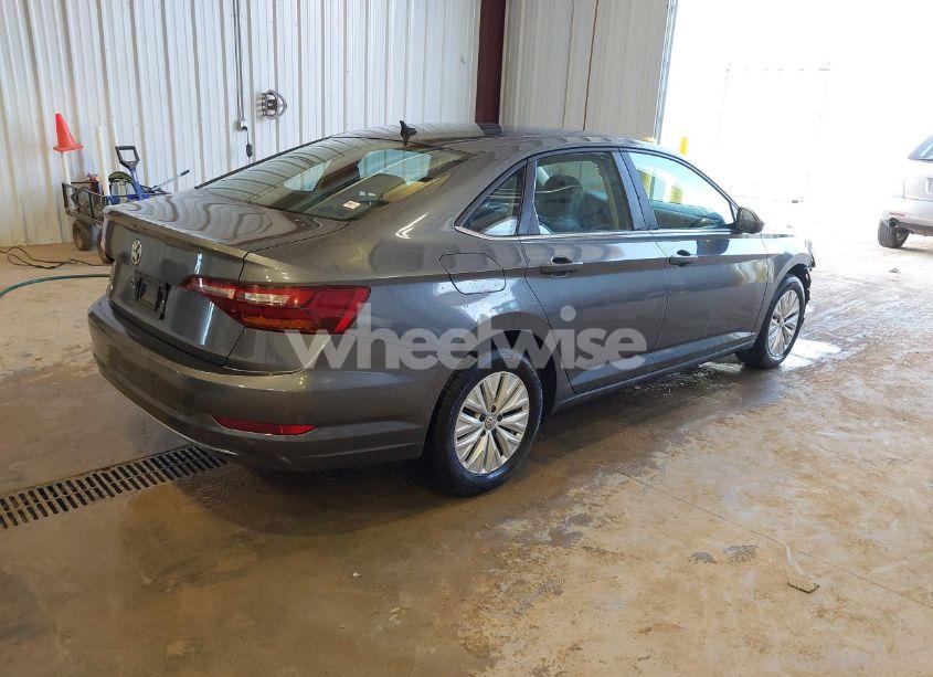 Photo 4 of 2019 Volkswagen Jetta 1.4T R-LINE/1.4T S/1.4T SE (VIN 3VWC57BU3KM070838)