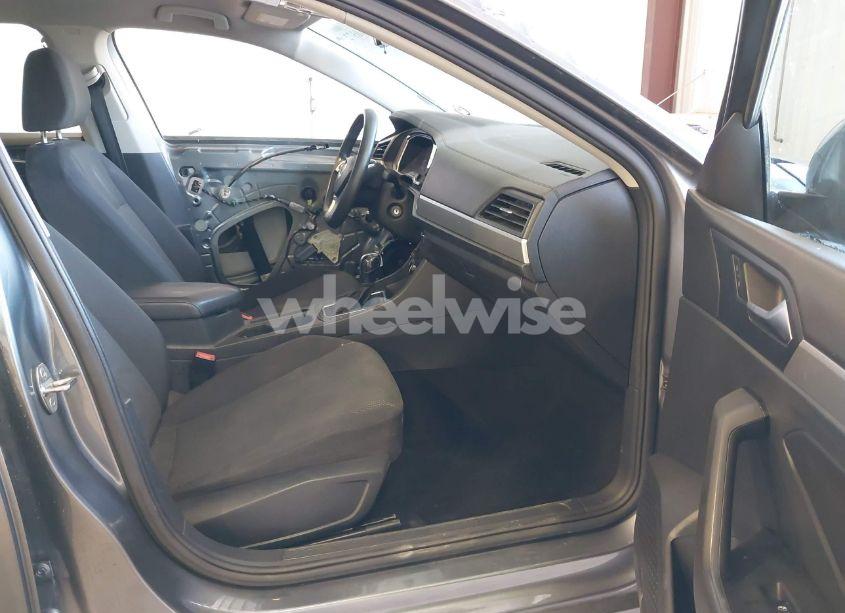 Photo 5 of 2019 Volkswagen Jetta 1.4T R-LINE/1.4T S/1.4T SE (VIN 3VWC57BU3KM070838)