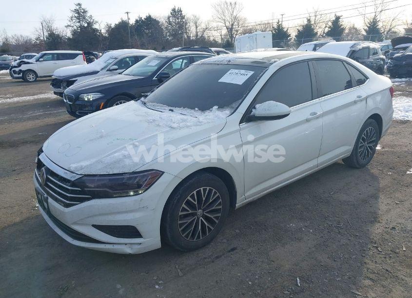 Photo 2 of 2019 Volkswagen Jetta 1.4T R-LINE/1.4T S/1.4T SE (VIN 3VWC57BU3KM072492)