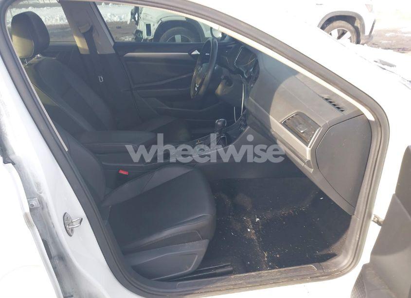 Photo 5 of 2019 Volkswagen Jetta 1.4T R-LINE/1.4T S/1.4T SE (VIN 3VWC57BU3KM072492)