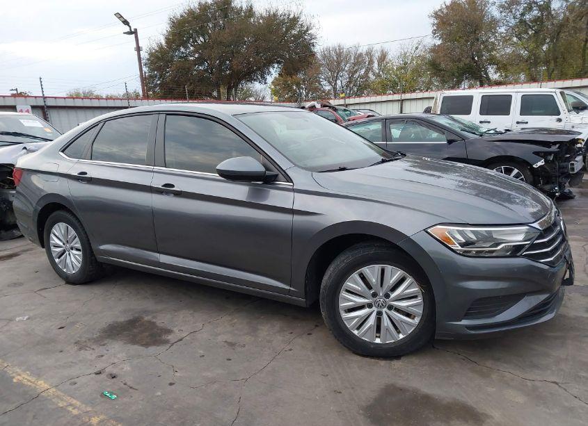 Photo 13 of 2019 Volkswagen Jetta 1.4T R-LINE/1.4T S/1.4T SE (VIN 3VWC57BU3KM075019)