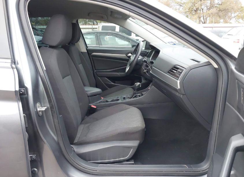 Photo 5 of 2019 Volkswagen Jetta 1.4T R-LINE/1.4T S/1.4T SE (VIN 3VWC57BU3KM075019)