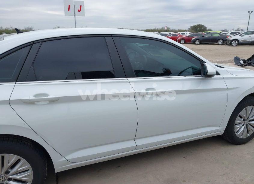 Photo 14 of 2019 Volkswagen Jetta 1.4T R-LINE/1.4T S/1.4T SE (VIN 3VWC57BU3KM079782)