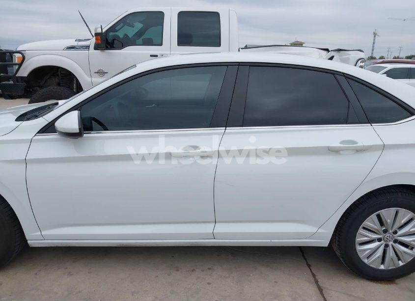 Photo 15 of 2019 Volkswagen Jetta 1.4T R-LINE/1.4T S/1.4T SE (VIN 3VWC57BU3KM079782)