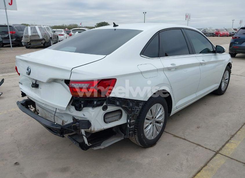 Photo 4 of 2019 Volkswagen Jetta 1.4T R-LINE/1.4T S/1.4T SE (VIN 3VWC57BU3KM079782)