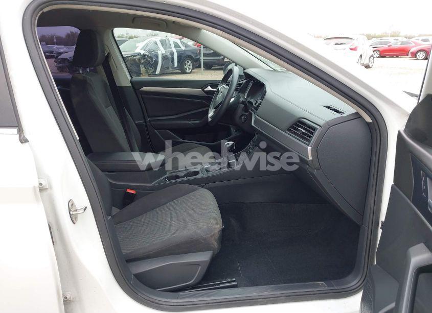 Photo 5 of 2019 Volkswagen Jetta 1.4T R-LINE/1.4T S/1.4T SE (VIN 3VWC57BU3KM079782)