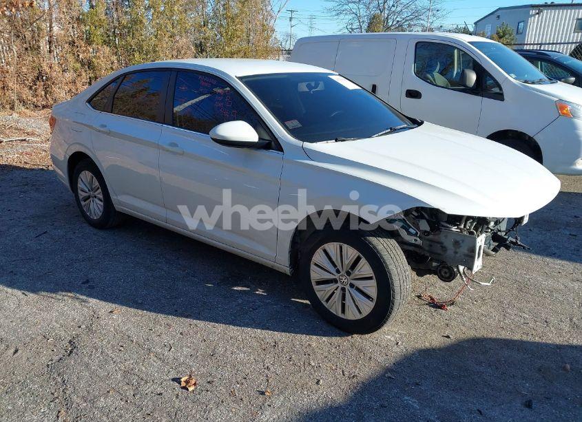 2019 Volkswagen Jetta 1.4T R-LINE/1.4T S/1.4T SE (VIN 3VWC57BU3KM092029) main photo