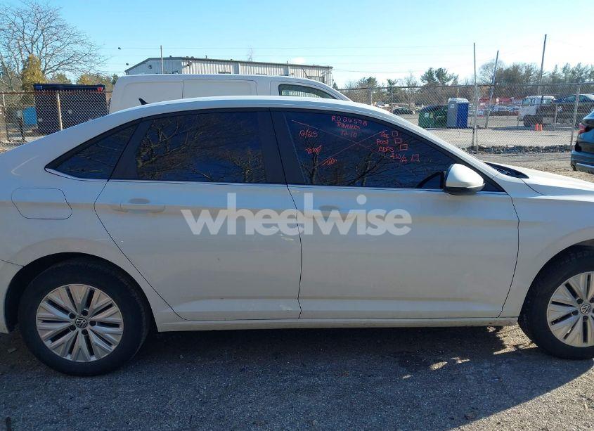 Photo 14 of 2019 Volkswagen Jetta 1.4T R-LINE/1.4T S/1.4T SE (VIN 3VWC57BU3KM092029)