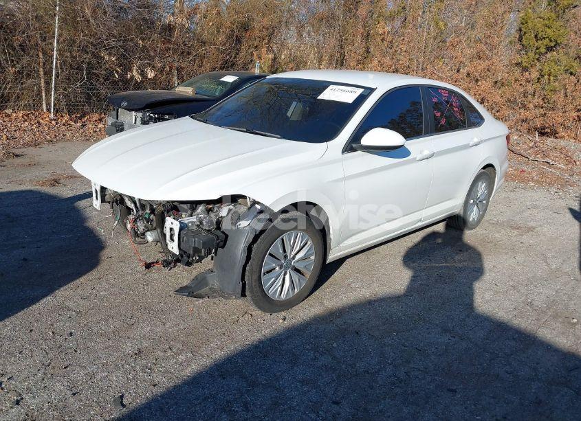 Photo 2 of 2019 Volkswagen Jetta 1.4T R-LINE/1.4T S/1.4T SE (VIN 3VWC57BU3KM092029)