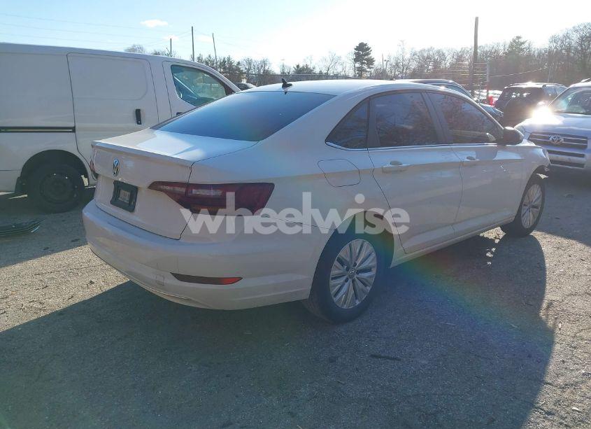 Photo 4 of 2019 Volkswagen Jetta 1.4T R-LINE/1.4T S/1.4T SE (VIN 3VWC57BU3KM092029)