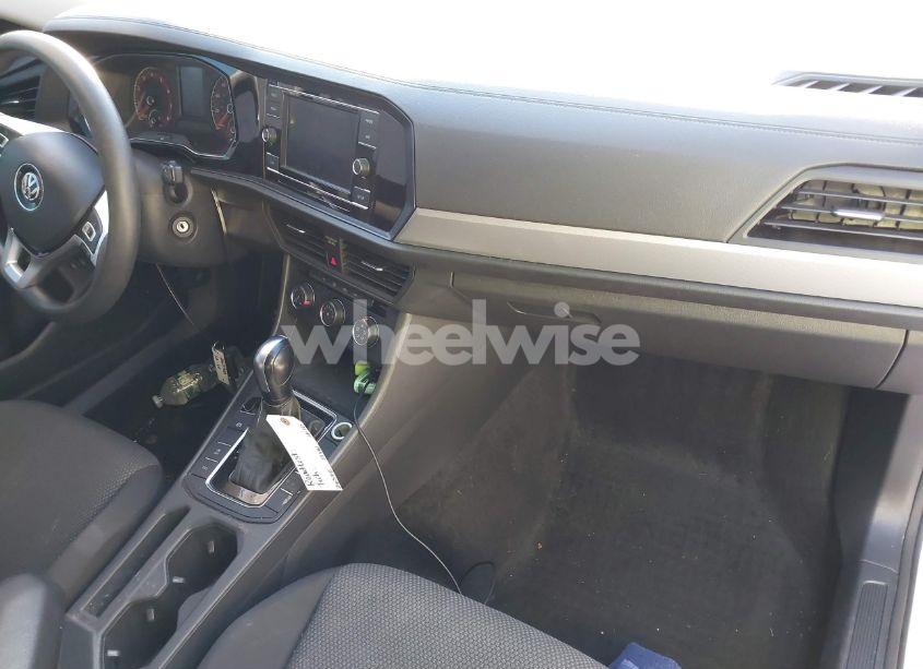 Photo 5 of 2019 Volkswagen Jetta 1.4T R-LINE/1.4T S/1.4T SE (VIN 3VWC57BU3KM092029)