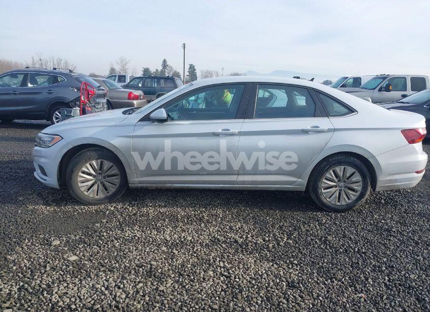Photo 14 of 2019 Volkswagen Jetta 1.4T R-LINE/1.4T S/1.4T SE (VIN 3VWC57BU3KM124476)