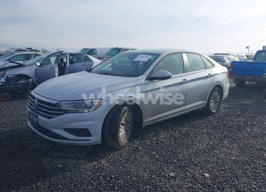 Photo 2 of 2019 Volkswagen Jetta 1.4T R-LINE/1.4T S/1.4T SE (VIN 3VWC57BU3KM124476)