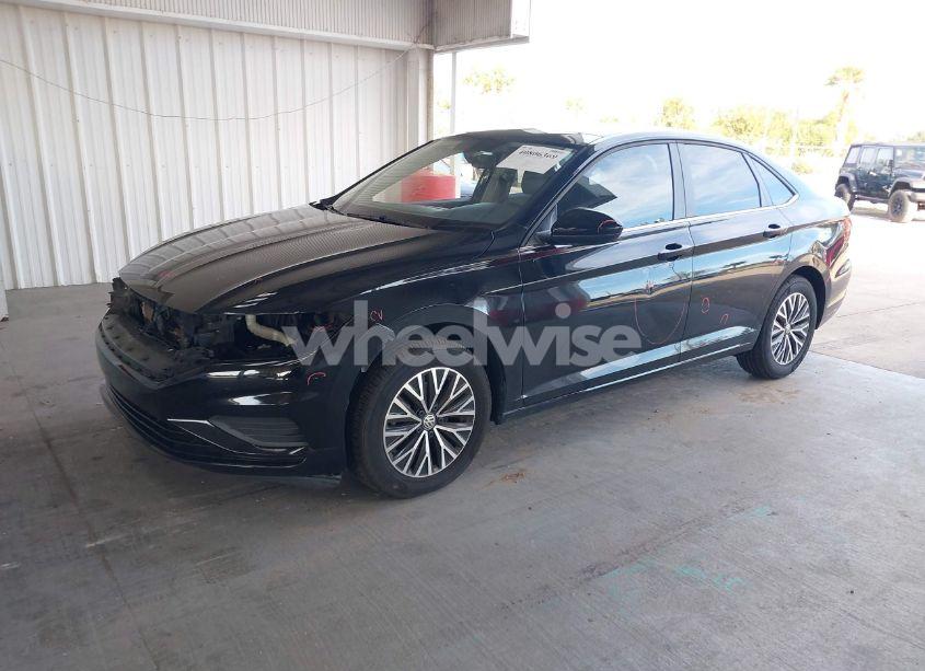 Photo 2 of 2019 Volkswagen Jetta 1.4T R-LINE/1.4T S/1.4T SE (VIN 3VWC57BU3KM126485)