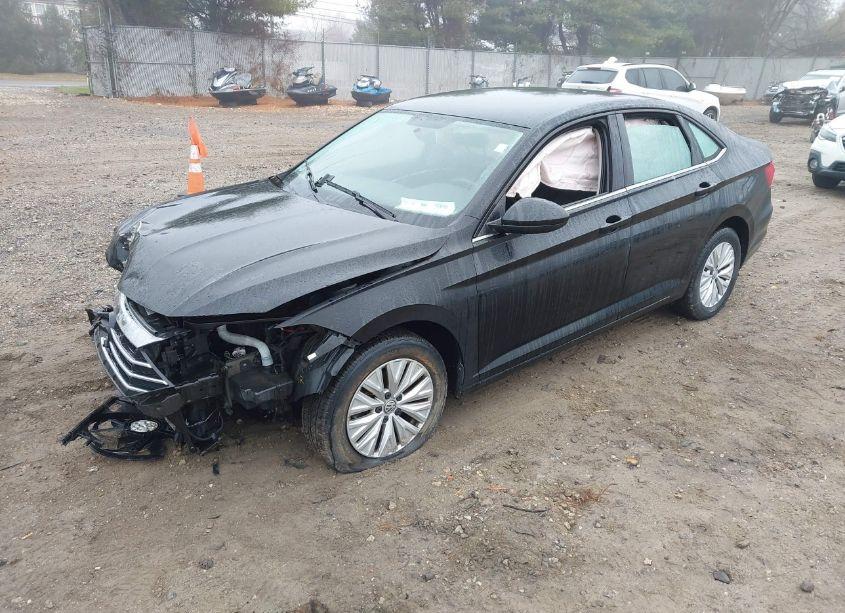 Photo 2 of 2019 Volkswagen Jetta 1.4T R-LINE/1.4T S/1.4T SE (VIN 3VWC57BU3KM138152)