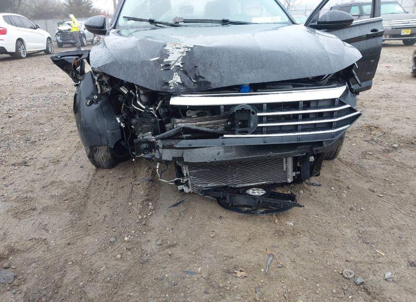 Photo 6 of 2019 Volkswagen Jetta 1.4T R-LINE/1.4T S/1.4T SE (VIN 3VWC57BU3KM138152)