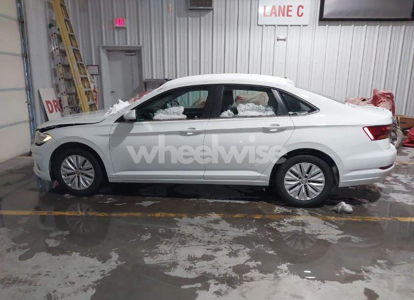 Photo 14 of 2019 Volkswagen Jetta (VIN 3VWC57BU3KM172558)