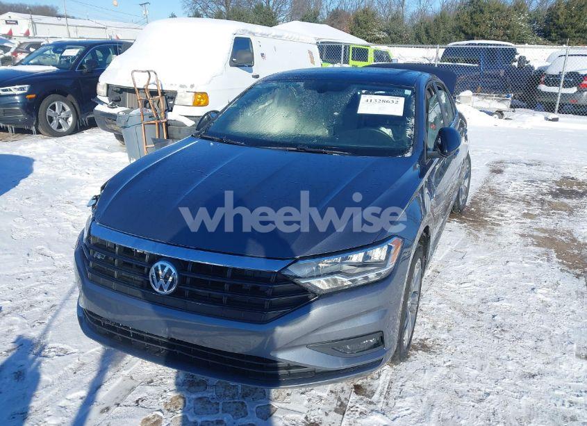 Photo 2 of 2019 Volkswagen Jetta 1.4T R-LINE/1.4T S/1.4T SE (VIN 3VWC57BU3KM270215)