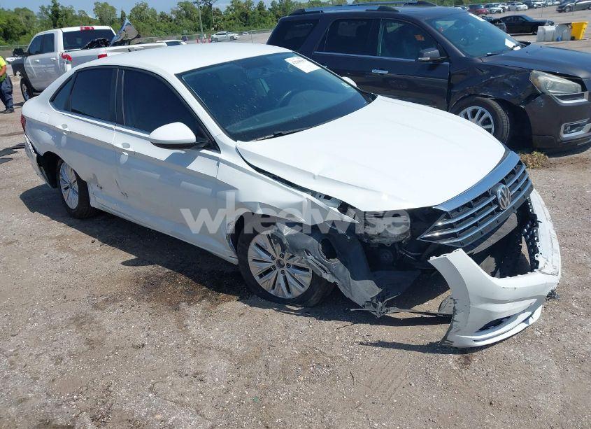 2019 Volkswagen Jetta 1.4T R-LINE/1.4T S/1.4T SE (VIN 3VWC57BU3KM273289) main photo