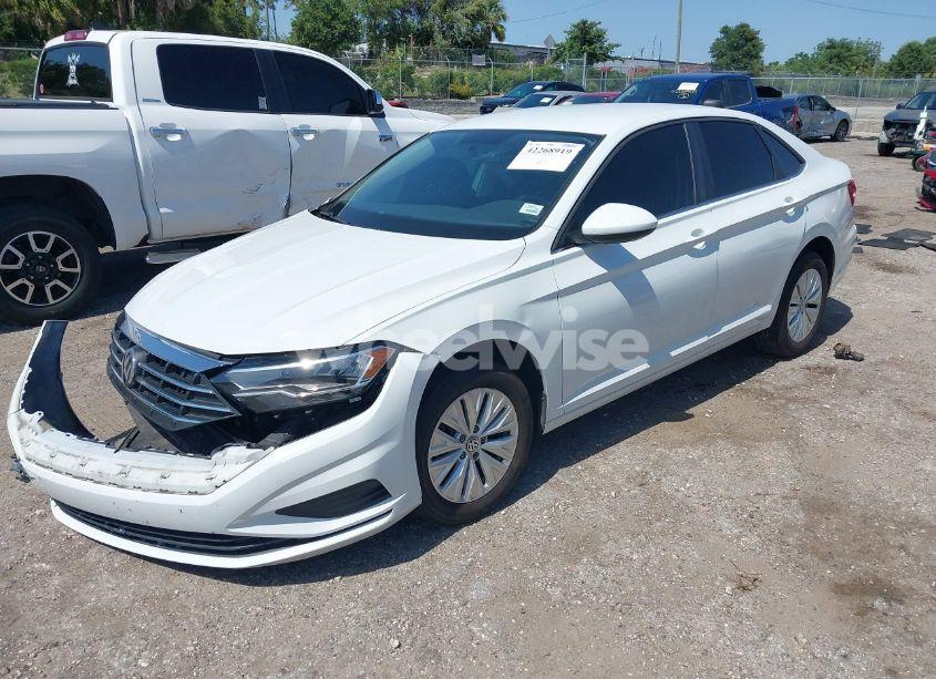 Photo 2 of 2019 Volkswagen Jetta 1.4T R-LINE/1.4T S/1.4T SE (VIN 3VWC57BU3KM273289)