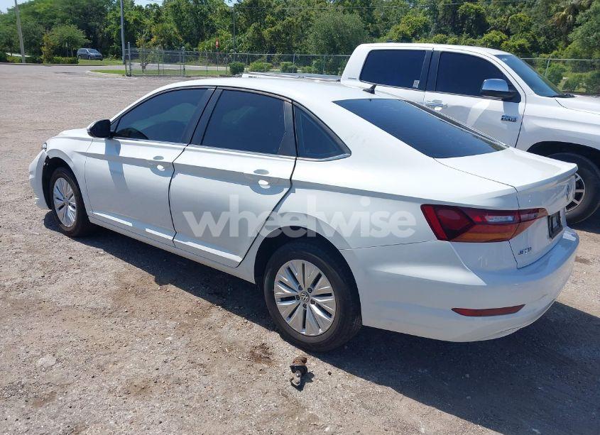 Photo 3 of 2019 Volkswagen Jetta 1.4T R-LINE/1.4T S/1.4T SE (VIN 3VWC57BU3KM273289)