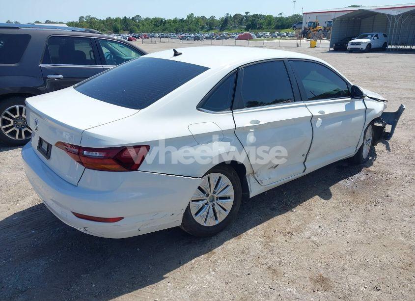 Photo 4 of 2019 Volkswagen Jetta 1.4T R-LINE/1.4T S/1.4T SE (VIN 3VWC57BU3KM273289)