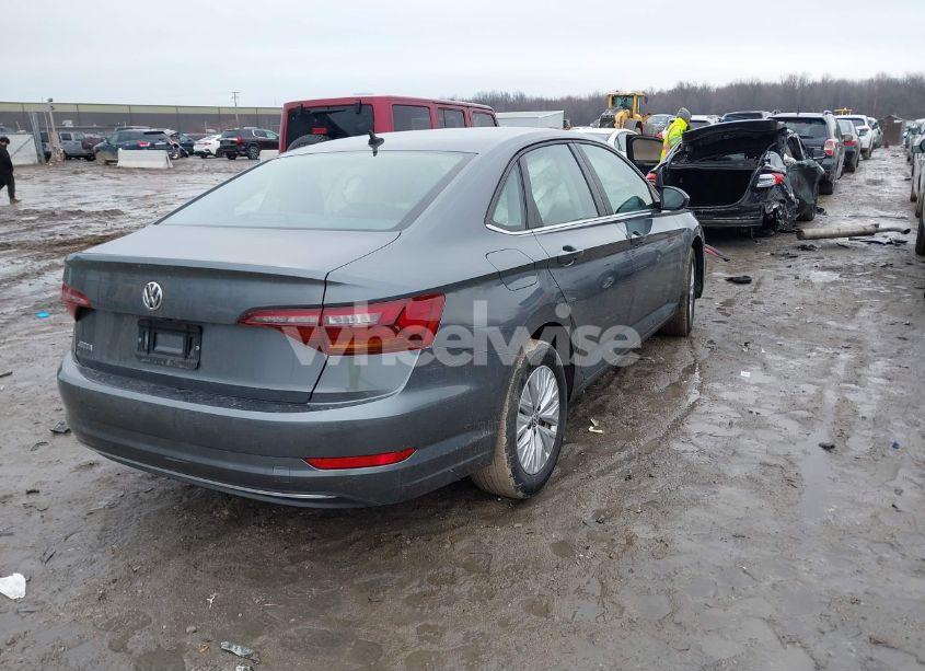 Photo 4 of 2019 Volkswagen Jetta 1.4T R-LINE/1.4T S/1.4T SE (VIN 3VWC57BU4KM006937)