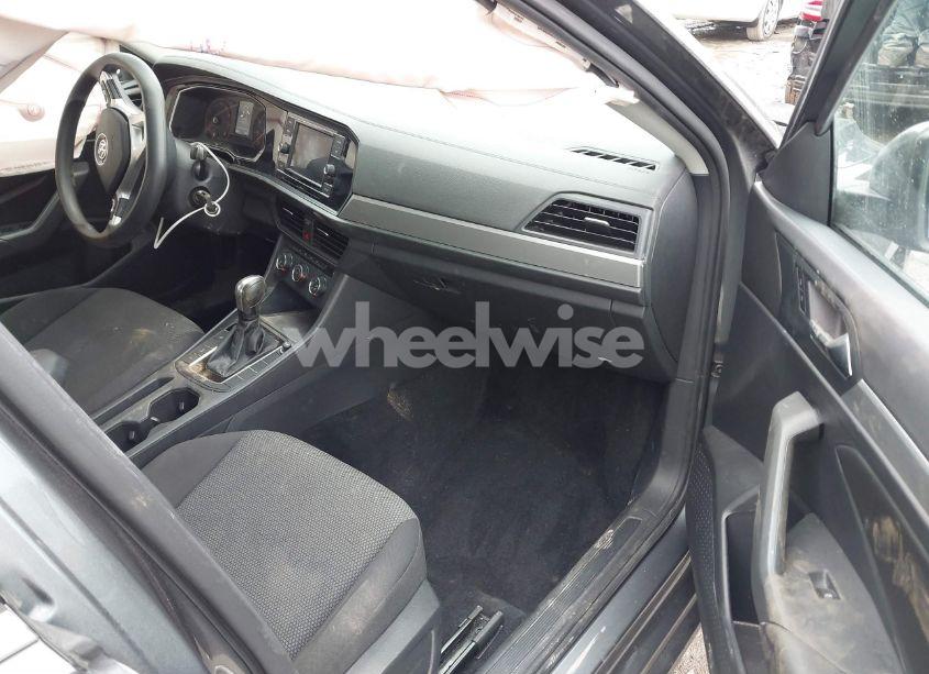 Photo 5 of 2019 Volkswagen Jetta 1.4T R-LINE/1.4T S/1.4T SE (VIN 3VWC57BU4KM006937)