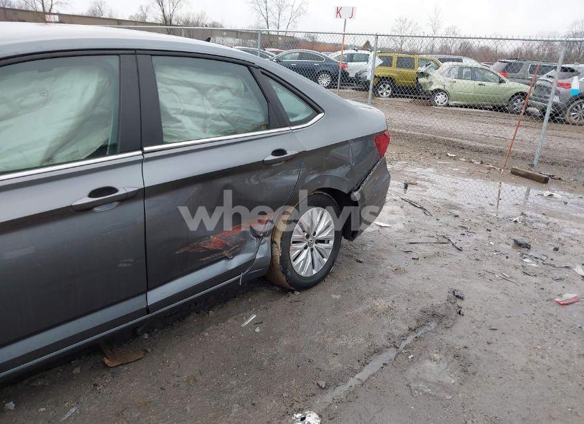 Photo 6 of 2019 Volkswagen Jetta 1.4T R-LINE/1.4T S/1.4T SE (VIN 3VWC57BU4KM006937)