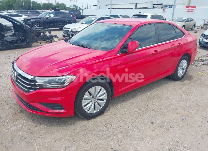 Photo 2 of 2019 Volkswagen Jetta 1.4T R-LINE/1.4T S/1.4T SE (VIN 3VWC57BU4KM025035)