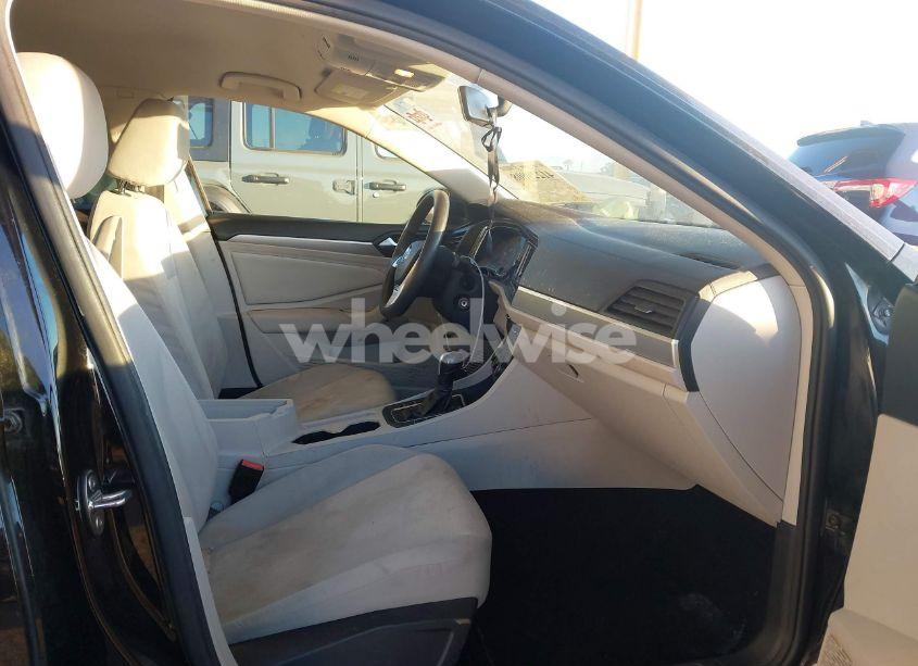 Photo 5 of 2019 Volkswagen Jetta 1.4T R-LINE/1.4T S/1.4T SE (VIN 3VWC57BU4KM046239)