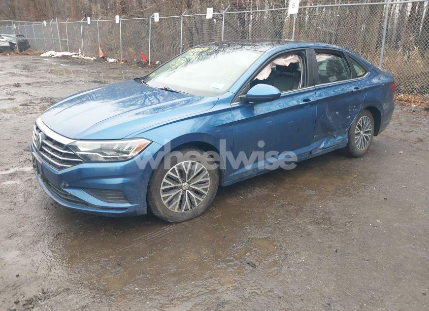 Photo 2 of 2019 Volkswagen Jetta (VIN 3VWC57BU4KM056124)