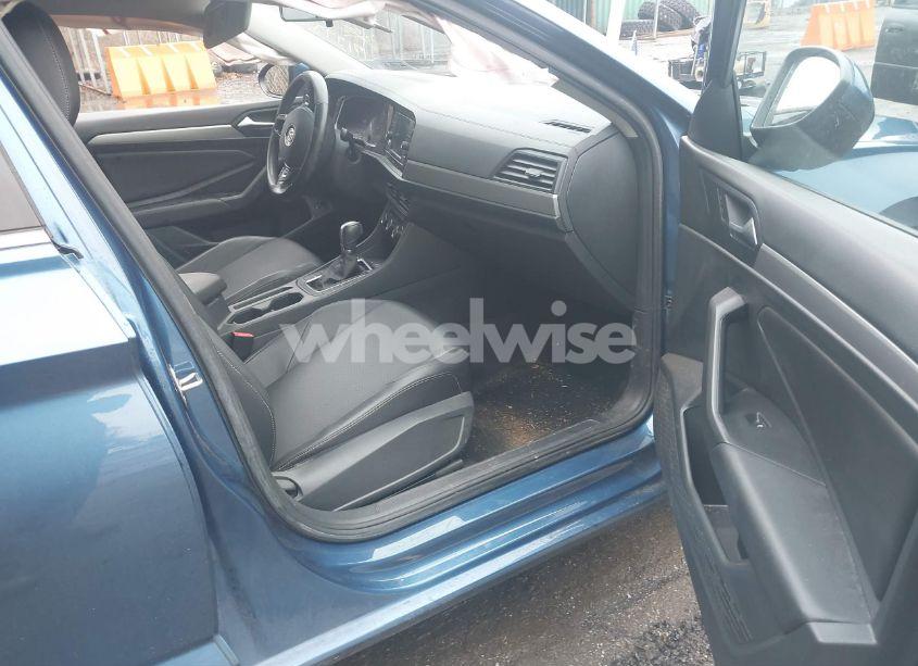 Photo 5 of 2019 Volkswagen Jetta (VIN 3VWC57BU4KM056124)