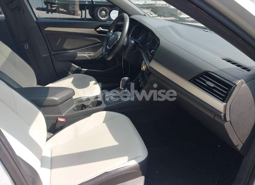 Photo 5 of 2019 Volkswagen Jetta 1.4T R-LINE/1.4T S/1.4T SE (VIN 3VWC57BU4KM075787)