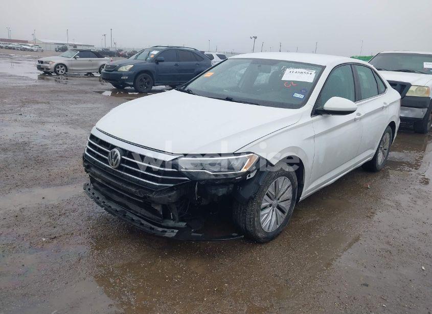 Photo 2 of 2019 Volkswagen Jetta 1.4T R-LINE/1.4T S/1.4T SE (VIN 3VWC57BU4KM153176)