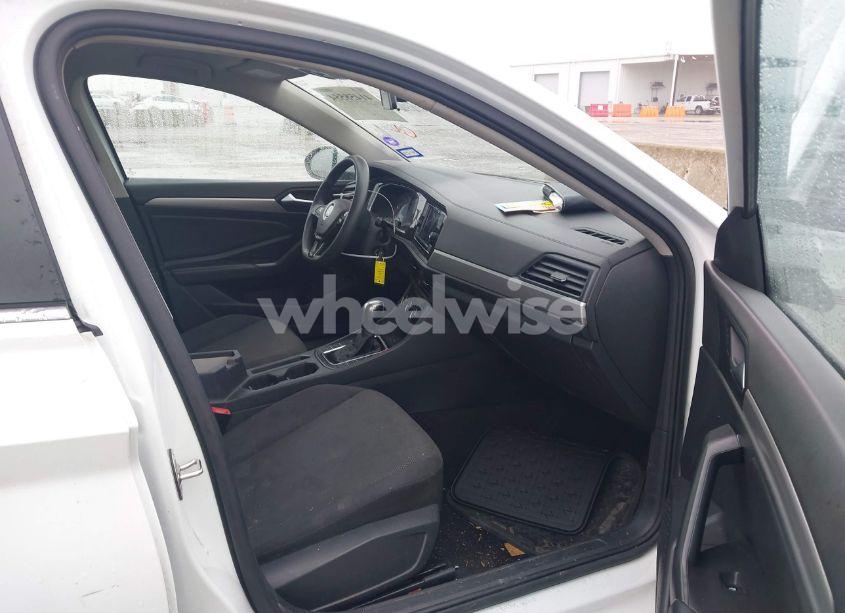 Photo 5 of 2019 Volkswagen Jetta 1.4T R-LINE/1.4T S/1.4T SE (VIN 3VWC57BU4KM153176)