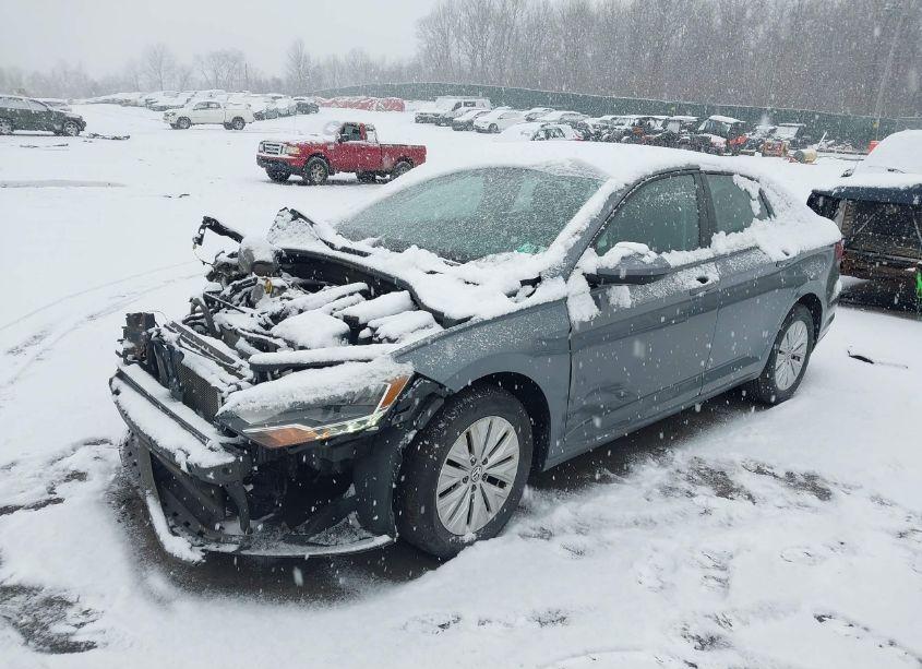 Photo 2 of 2019 Volkswagen Jetta 1.4T R-LINE/1.4T S/1.4T SE (VIN 3VWC57BU4KM197730)